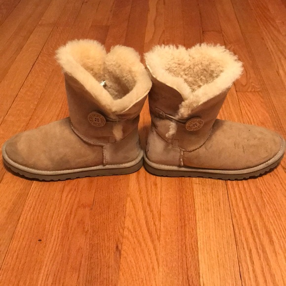 UGG Bailey Button II Boot - Picture 3 of 8